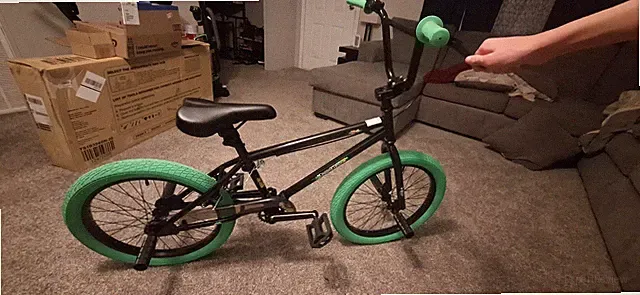 Costway 20" Freestyle BMX Bike Green/Black Pegs Adjustable Seat U-Brake